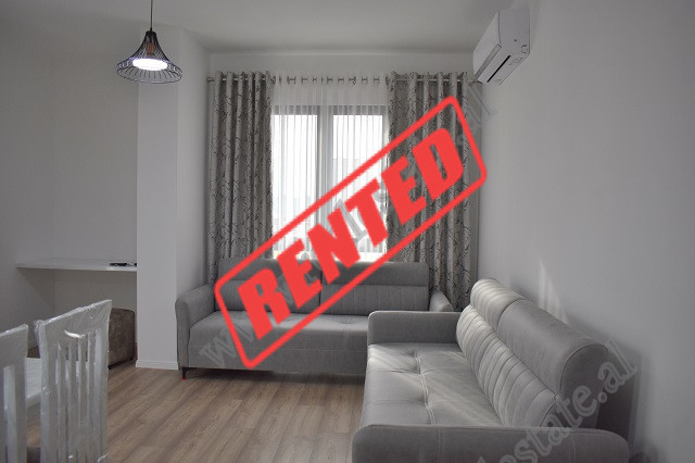 Apartament 1+1 me qira tek Kompleksi Arlis, ne rrugen e Dibres, ne Tirane.
Shtepia pozicionohet ne 